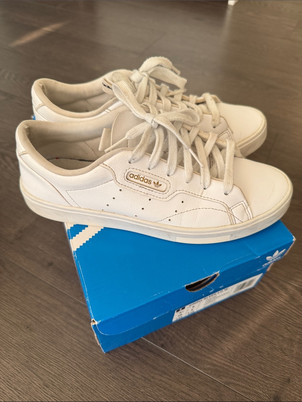 Adidas Sleek Low women’s white leather sneakers size 6.5 US